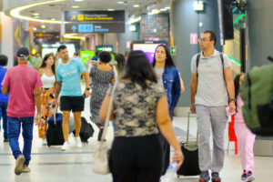 Leia mais sobre o artigo Com salto histórico de 310%, argentinos dominam turismo internacional em Pernambuco no início de 2026