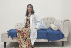 Leia mais sobre o artigo Elizabeth Pontes: A psicanalista recifense que transforma vidas por meio da escuta, do acolhimento e da fé no cuidado humano