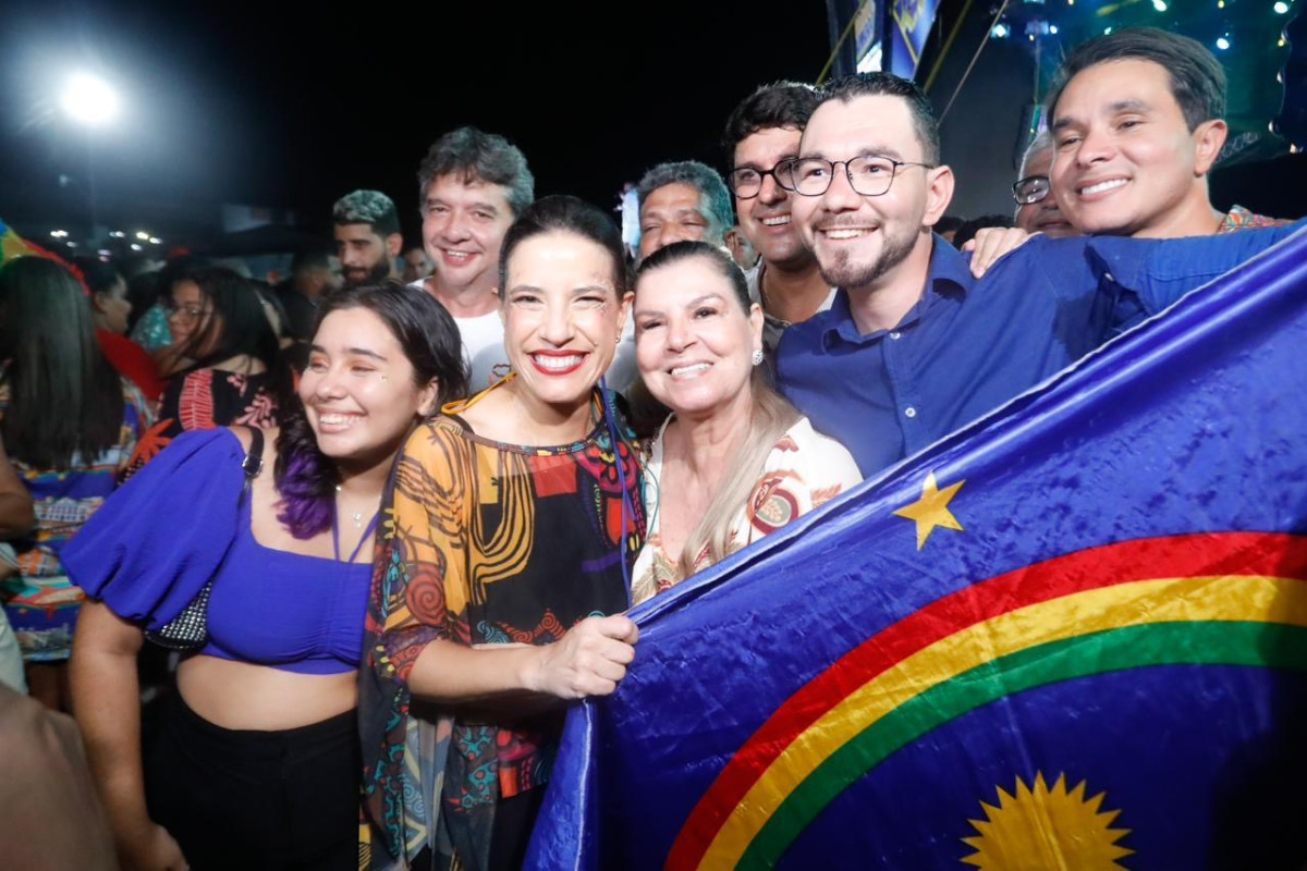 Leia mais sobre o artigo Após percorrer polos do Estado, governadora Raquel Lyra encerra Carnaval 2026 em Camaragibe