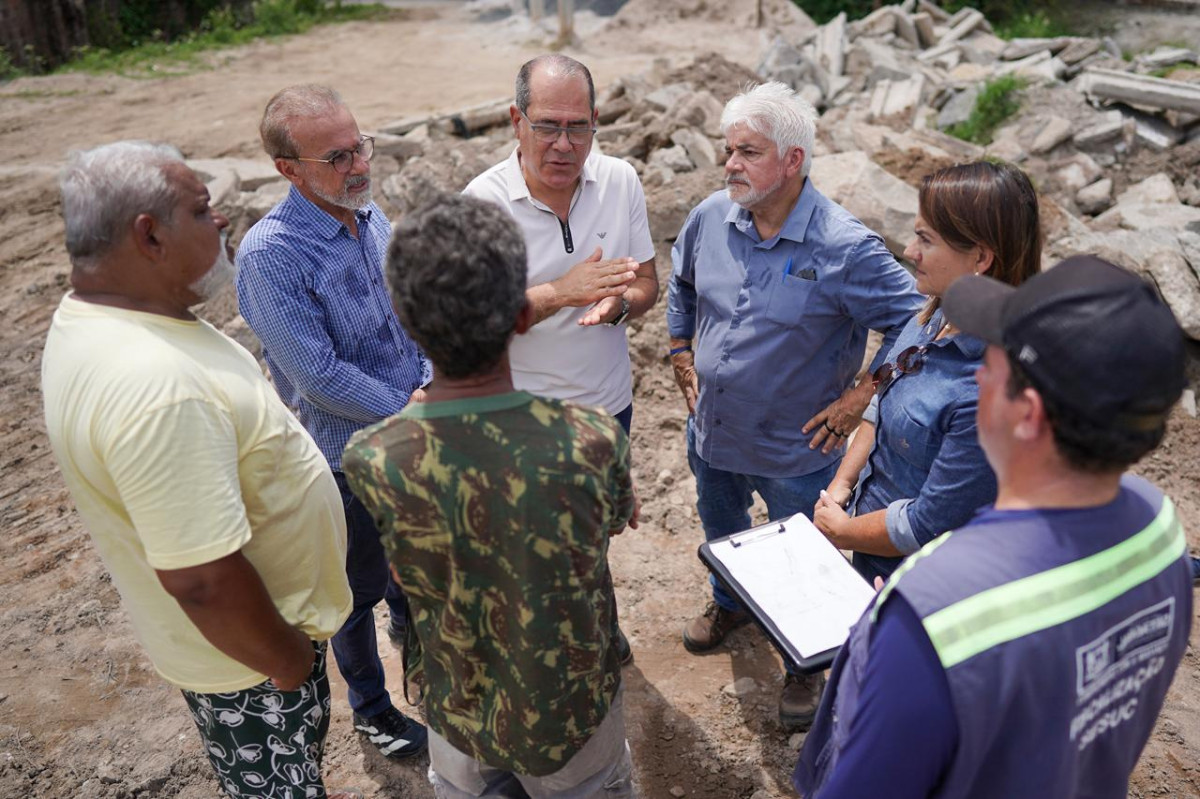 Leia mais sobre o artigo Prefeito do Jaboatão, Mano Medeiros, vistoria obras de macrodrenagem e urbanização na Muribeca 