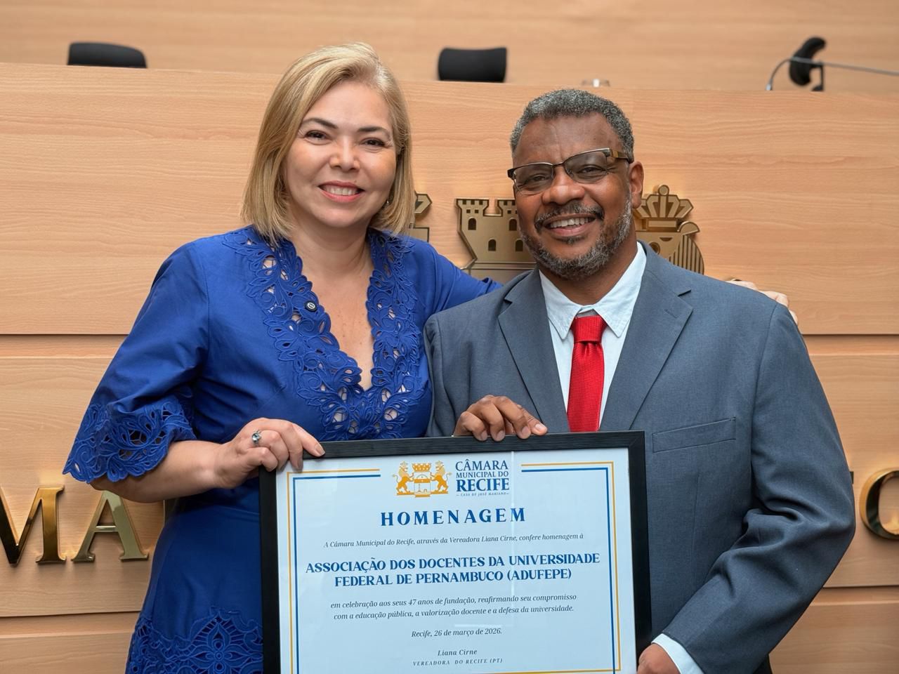 No momento, você está visualizando Liana Cirne homenageia os 47 anos da ADUFEPE em solenidade na Câmara do Recife