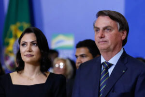 Leia mais sobre o artigo Bolsonaro sugere entrada de Michelle na política