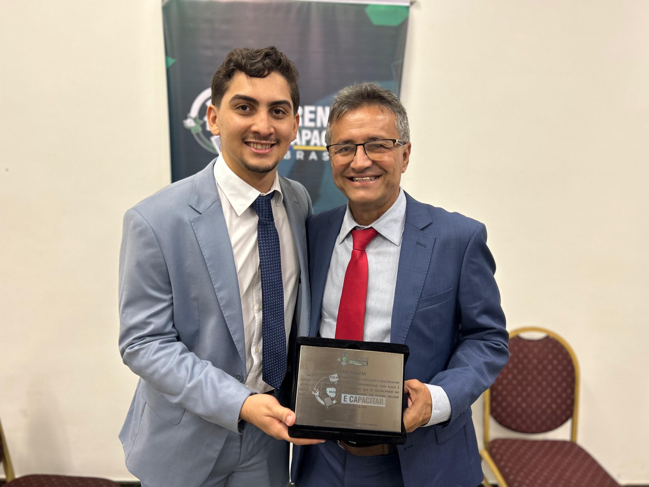 No momento, você está visualizando Prefeito Joel Gonzaga recebe Selo Ouro de Alfabetização e reforça avanços na educação em Feira Nova