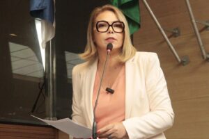 Leia mais sobre o artigo Liana Cirne Denuncia Flávio Bolsonaro ao PGR por campanha antecipada