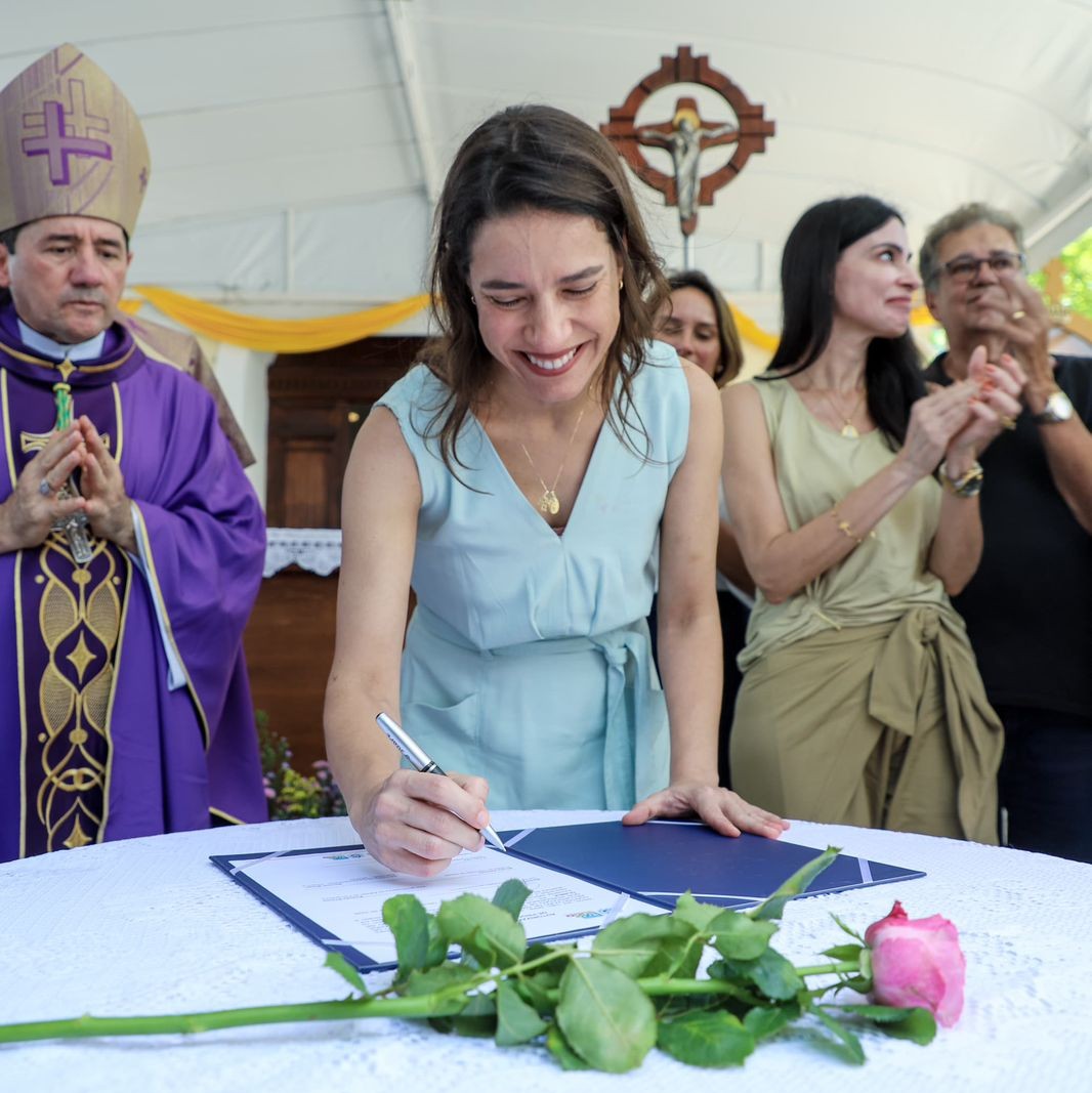 Leia mais sobre o artigo Em Olinda, governadora Raquel Lyra anuncia obras de R$ 1,4 milhão de contenção de encostas e reforma do Santuário Mãe Rainha