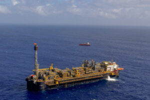 Leia mais sobre o artigo Petróleo recua após Trump projetar que guerra terminará “muito em breve”