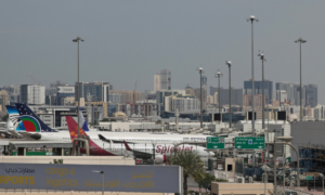 Leia mais sobre o artigo Irã ataca navios no Golfo Pérsico e atinge área próxima ao Aeroporto de Dubai