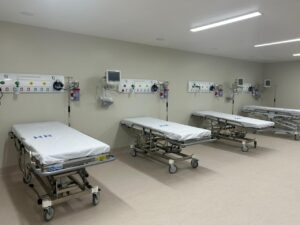 Leia mais sobre o artigo Raquel Lyra entrega novas enfermarias no Hospital da Restauração, no centro do Recife