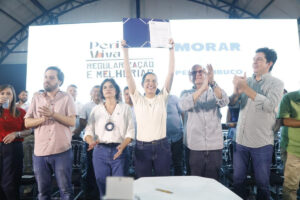 Leia mais sobre o artigo Em Vitória de Santo Antão, governadora Raquel Lyra entrega 700 títulos de propriedade e anuncia ampliação do abastecimento de água e construção de creche