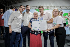 Leia mais sobre o artigo A Casa É Sua chega à comunidade do Capuá com regularização fundiária de 589 imóveis