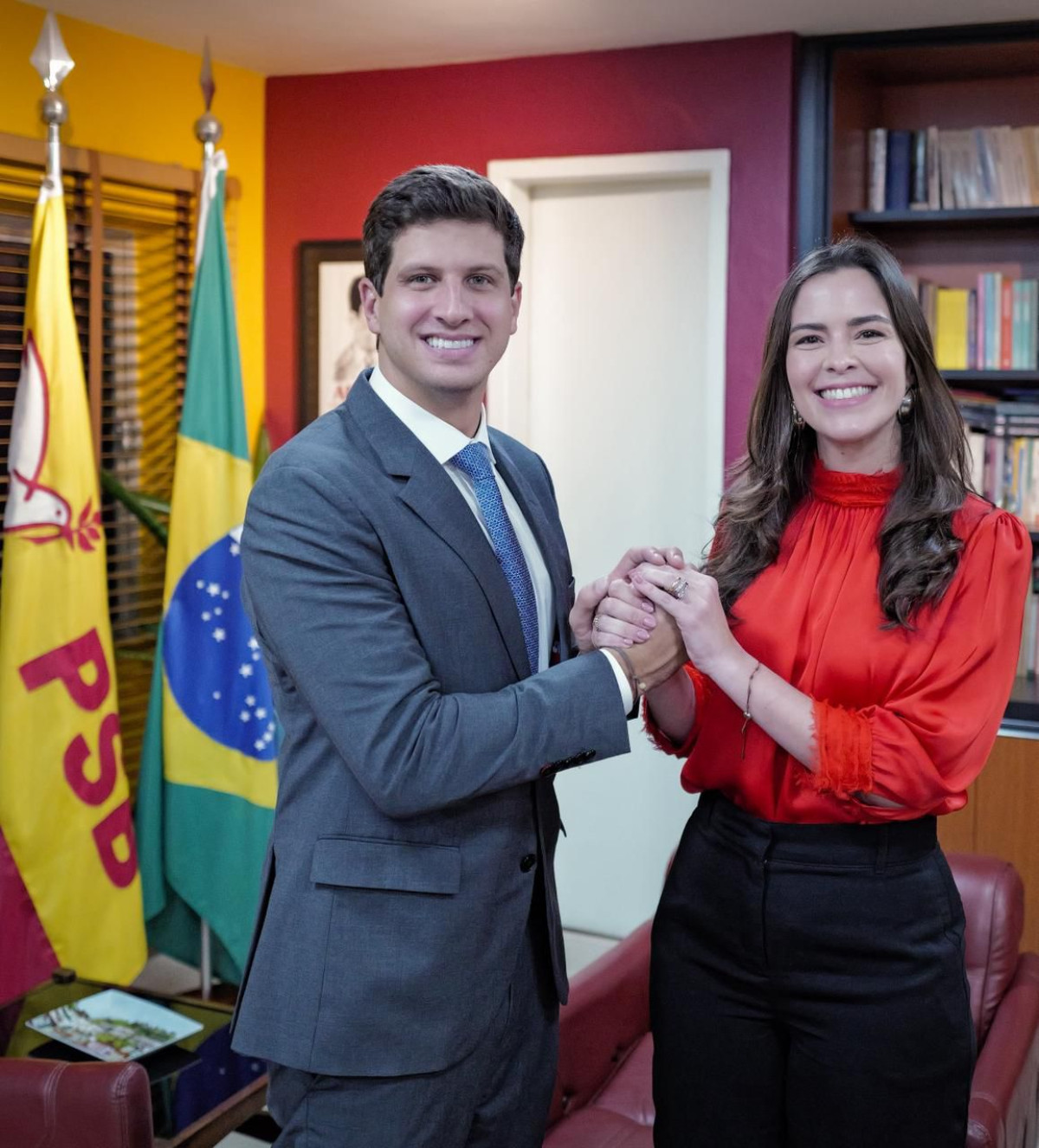 Leia mais sobre o artigo Com presença de João Campos, PSB filia Maria Arraes e lideranças de nove estados e do DF