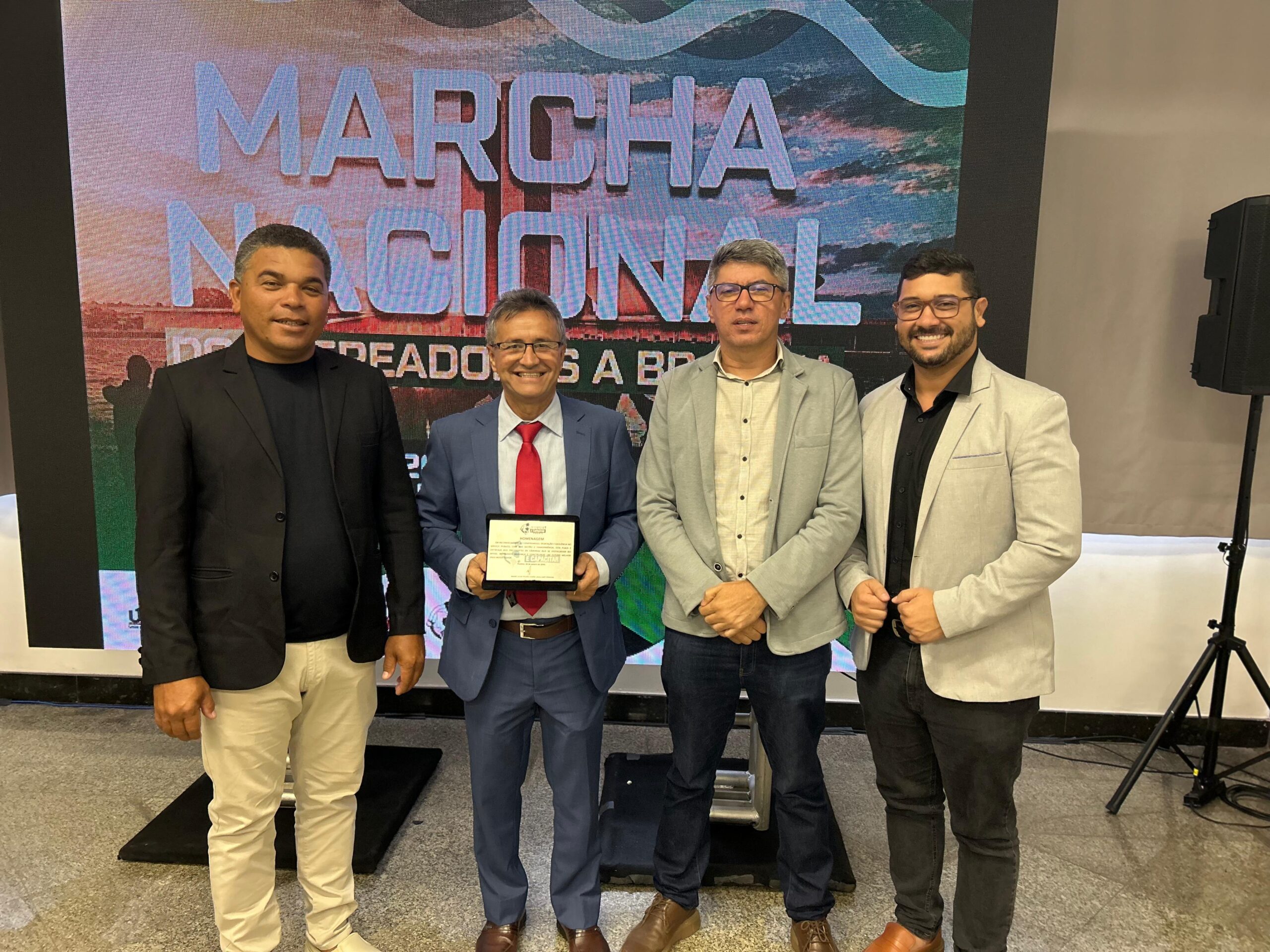 No momento, você está visualizando Prefeito Joel Gonzaga, presidente da Câmara Marcelo Coelho e o vereador Joel Pascoal cumprem agenda em Brasília em busca de melhorias para Feira Nova