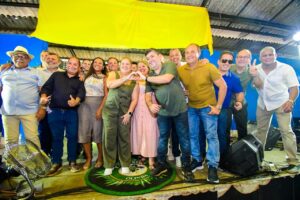 Leia mais sobre o artigo Andréa Medeiros reúne lideranças em aniversário marcado por prestígio e apoio