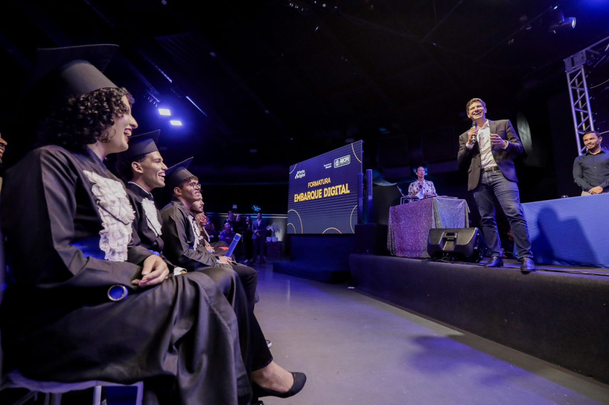 No momento, você está visualizando Embarque Digital forma quarta turma e transforma trajetórias de jovens no Recife