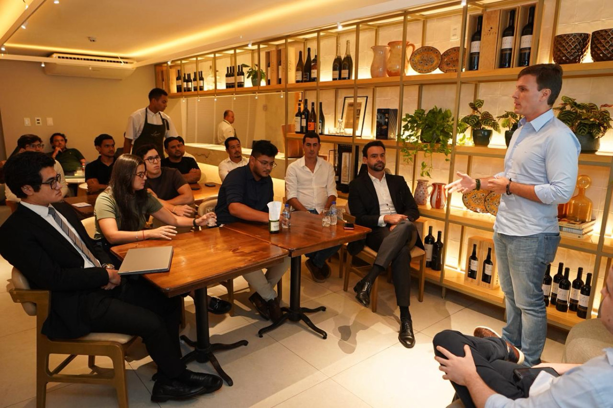 Leia mais sobre o artigo Em debate com jovens lideranças empresariais, Miguel Coelho discute projetos para Pernambuco