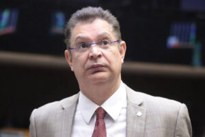Leia mais sobre o artigo Sóstenes diz que abraço em Messias foi gesto de educação