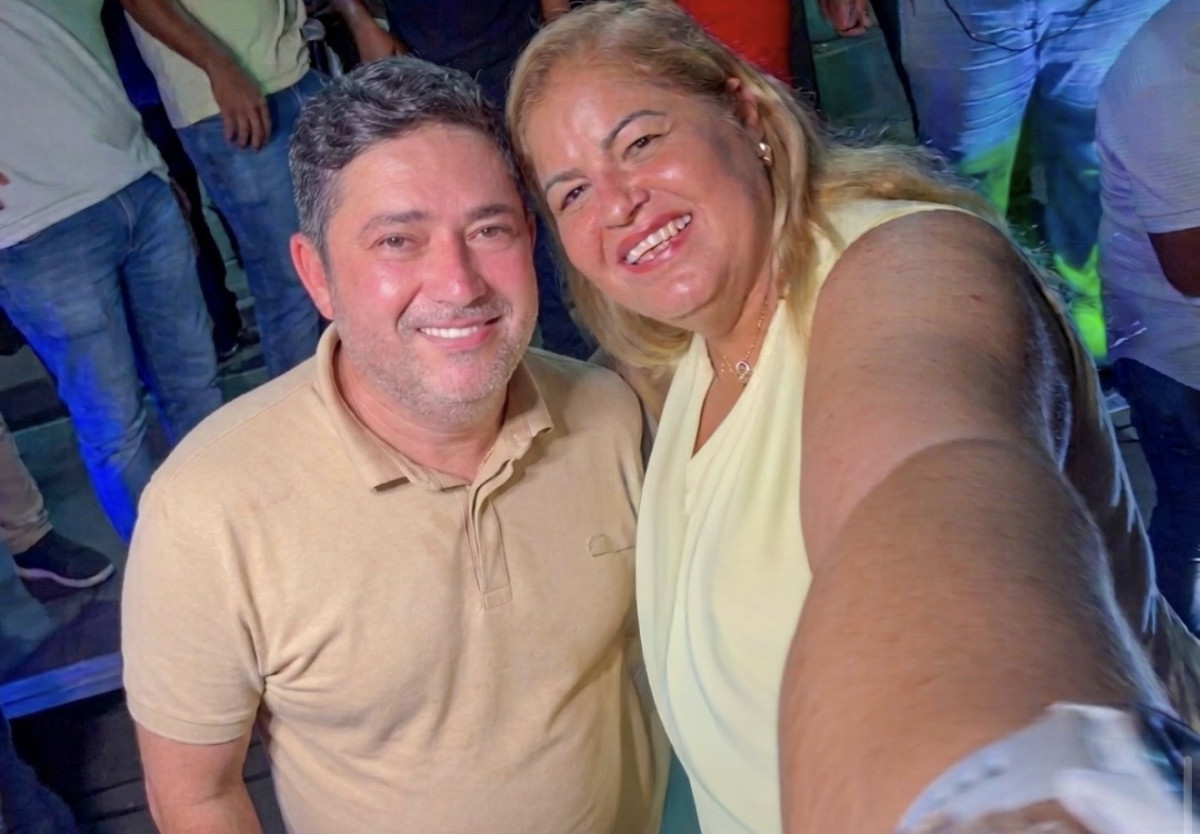 No momento, você está visualizando Getúlio Belém prestigia aniversário de Andréa Medeiros e destaca parceria política em Jaboatão