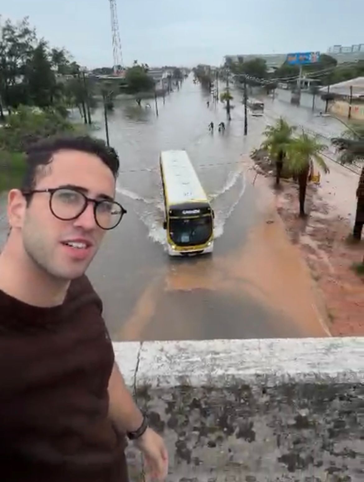 Leia mais sobre o artigo Vereador Thiago Medina denuncia situações de chuva no  Recife em vídeo na Mascarenhas de Morais