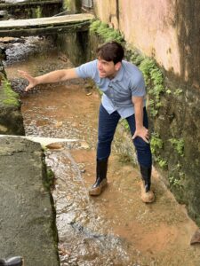Leia mais sobre o artigo Vereador Eduardo Moura (Novo) denuncia abandono em áreas de risco de Passarinho e cobra ações da Prefeitura após fiscalização em seis barreiras