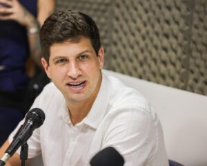 Leia mais sobre o artigo João Campos defende o fim da escala 6 x 1