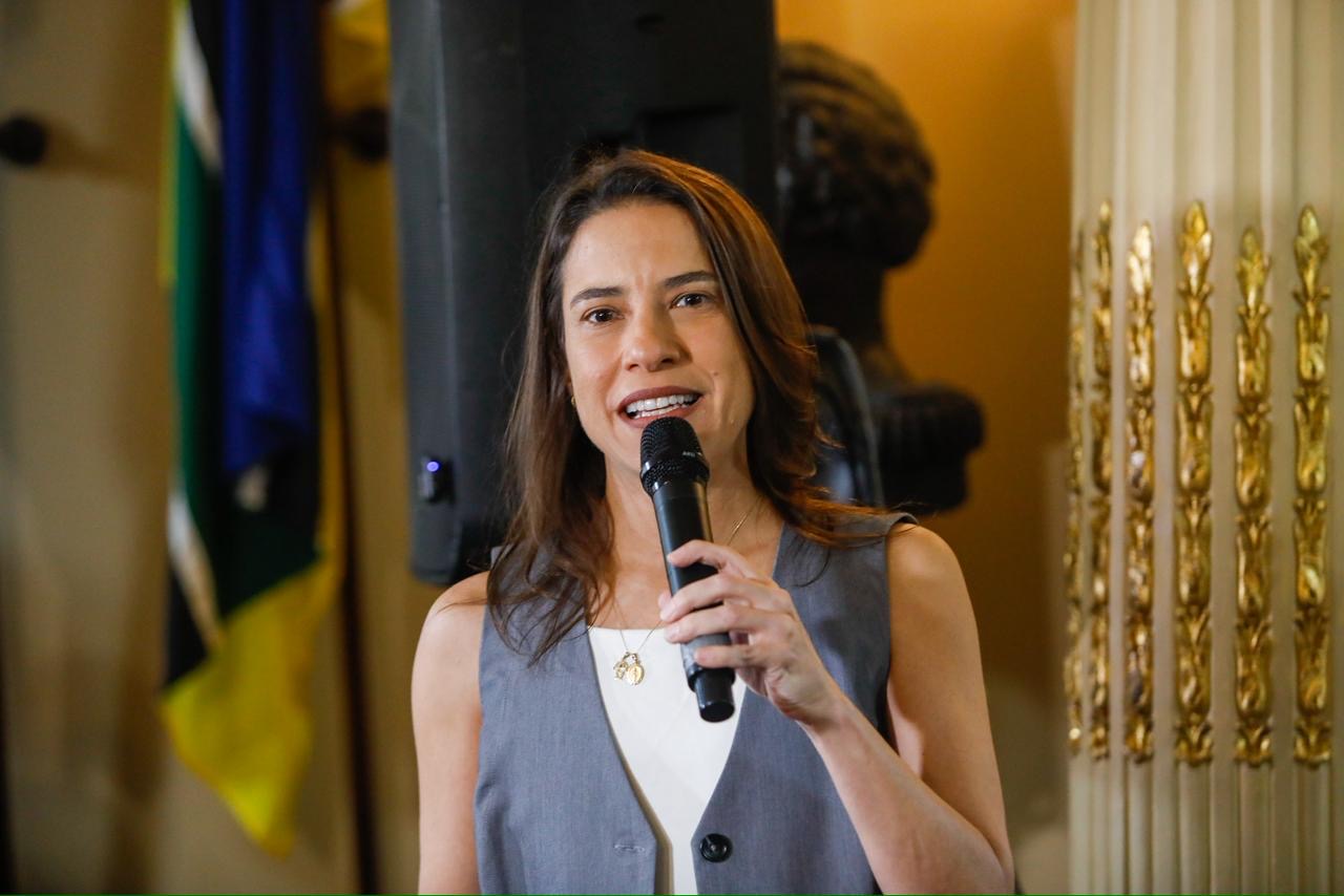 Leia mais sobre o artigo Com entrega de kits de equipamentos e mobiliário, governadora Raquel Lyra firma convênio com mais de 50 municípios para ampliar Casas das Juventudes em Pernambuco