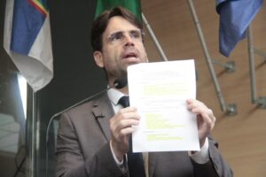 Leia mais sobre o artigo Vereador Eduardo Moura (Novo) cobra responsabilização da Prefeitura por mortes nas chuvas e cita baixa execução de empréstimo bilionário