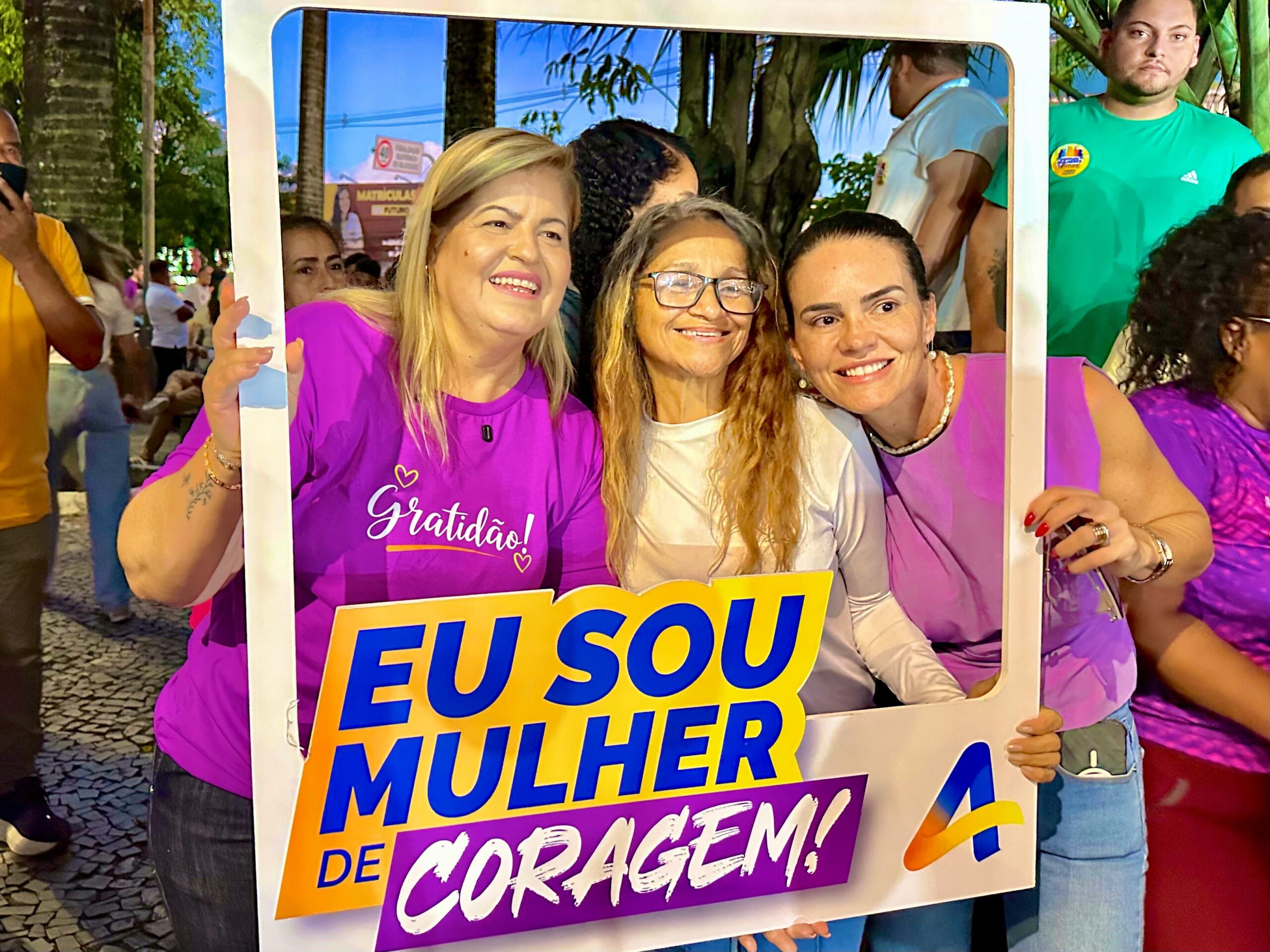 No momento, você está visualizando Mulheres de Atitude ganharam as ruas de Jaboatão dos Guararapes com alegria e união