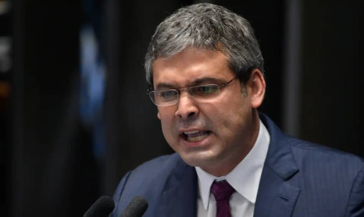 Leia mais sobre o artigo Lindbergh critica derrubada de veto ao PL da dosimetria