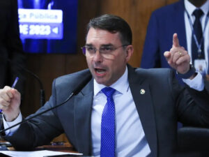 Leia mais sobre o artigo Flávio defende reduzir maioridade penal para 14 anos em crimes hediondos