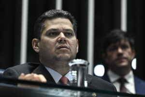 Leia mais sobre o artigo PT mapeia cargos ligados a Alcolumbre após derrota de Jorge Messias no Senado