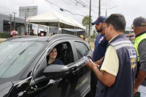 Leia mais sobre o artigo Blitz educativa abre ações do Maio Amarelo e reforça conscientização no trânsito no Jaboatão