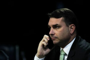 Leia mais sobre o artigo Quaest: Flávio repete desempenho de Bolsonaro em 2022