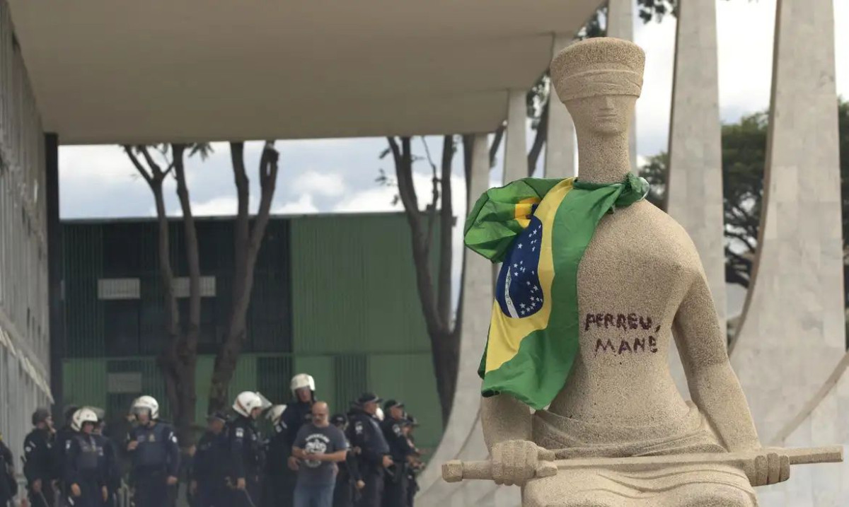 Leia mais sobre o artigo Débora do Batom tem pedido suspenso por Moraes