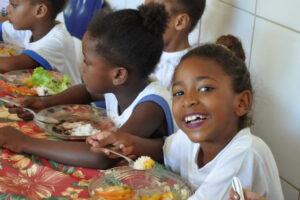 Leia mais sobre o artigo Contrata+Brasil facilita compra de R$ 134,4 milhões da agricultura familiar para merenda escolar