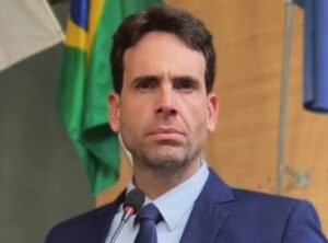 Leia mais sobre o artigo Eduardo Moura critica fragmentação de políticas públicas e acusa discursos puramente ideológicos de criar divisões dentro da sociedade