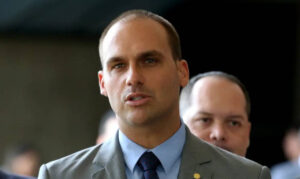 Leia mais sobre o artigo Condenação no STF pode tirar Eduardo Bolsonaro da disputa ao Senado