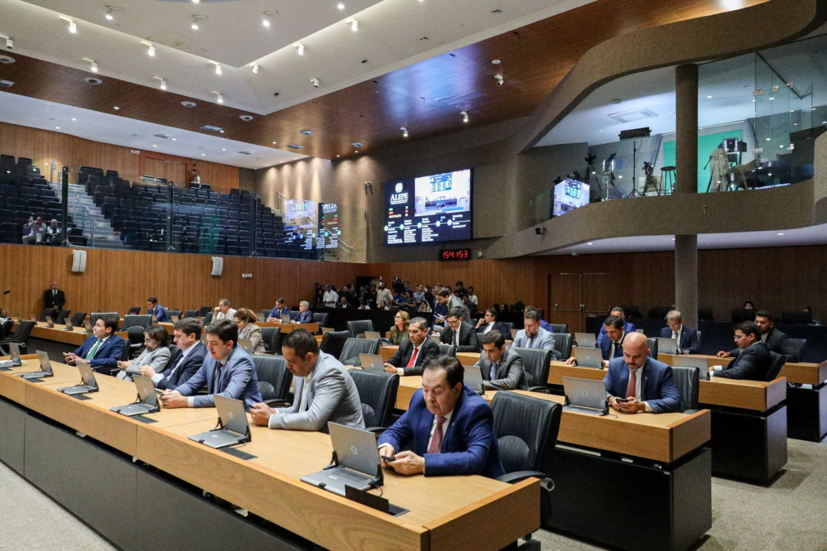 No momento, você está visualizando Alepe aprova criação de fundo ambiental e auxílio de R$ 2,5 mil para vítimas das chuvas em Pernambuco