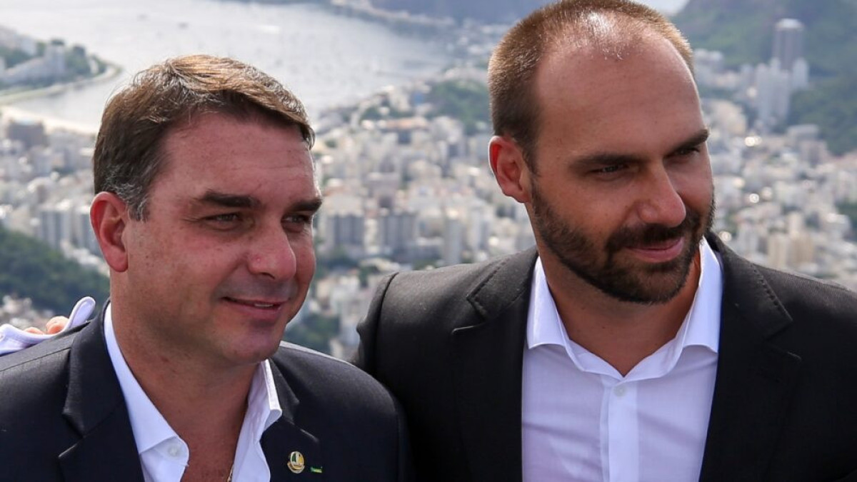 Leia mais sobre o artigo Escolha de Eduardo e Flávio ao Senado gera resistência entre direita