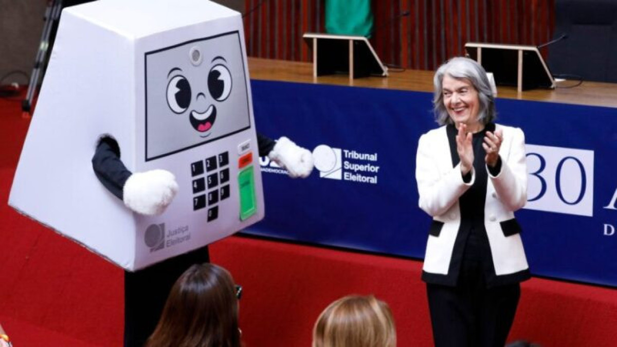 No momento, você está visualizando Mascote do TSE vira alvo de ataques às urnas eletrônicas