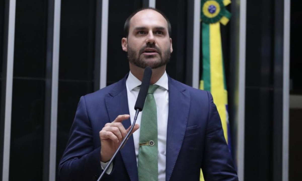 Leia mais sobre o artigo Eduardo Bolsonaro pede atuação mais rápida da campanha de Flávio