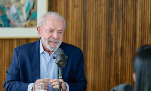 Leia mais sobre o artigo Lula promete fiscalização contra alta dos combustíveis no país