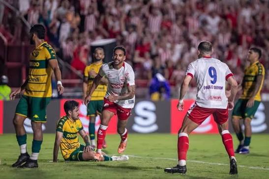 No momento, você está visualizando Náutico vence e assume a ponta da segunda divisão do campeonato brasileiro