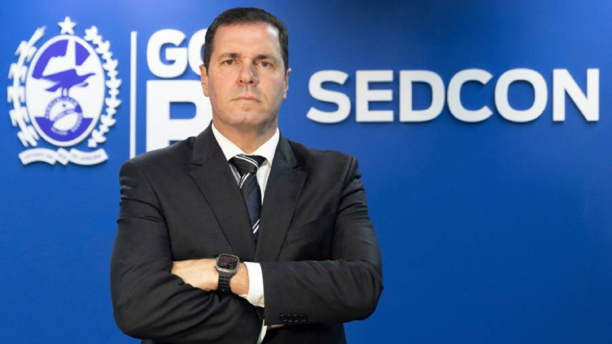 Leia mais sobre o artigo PF vê mensagens sobre suposta relação entre traficante e ex-secretário indicado por Flávio