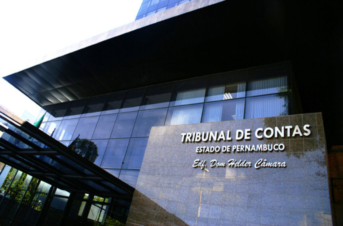 Leia mais sobre o artigo TCE-PE responde consulta sobre contratação de advogados por Câmara Municipal
