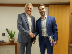 Leia mais sobre o artigo Eduardo Leite diz que Caiado tem mais “autoridade moral” que Flávio Bolsonaro