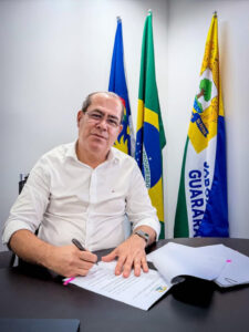 Leia mais sobre o artigo Servidores do Jaboatão valorizados. Mano Medeiros sanciona reajuste salarial.
