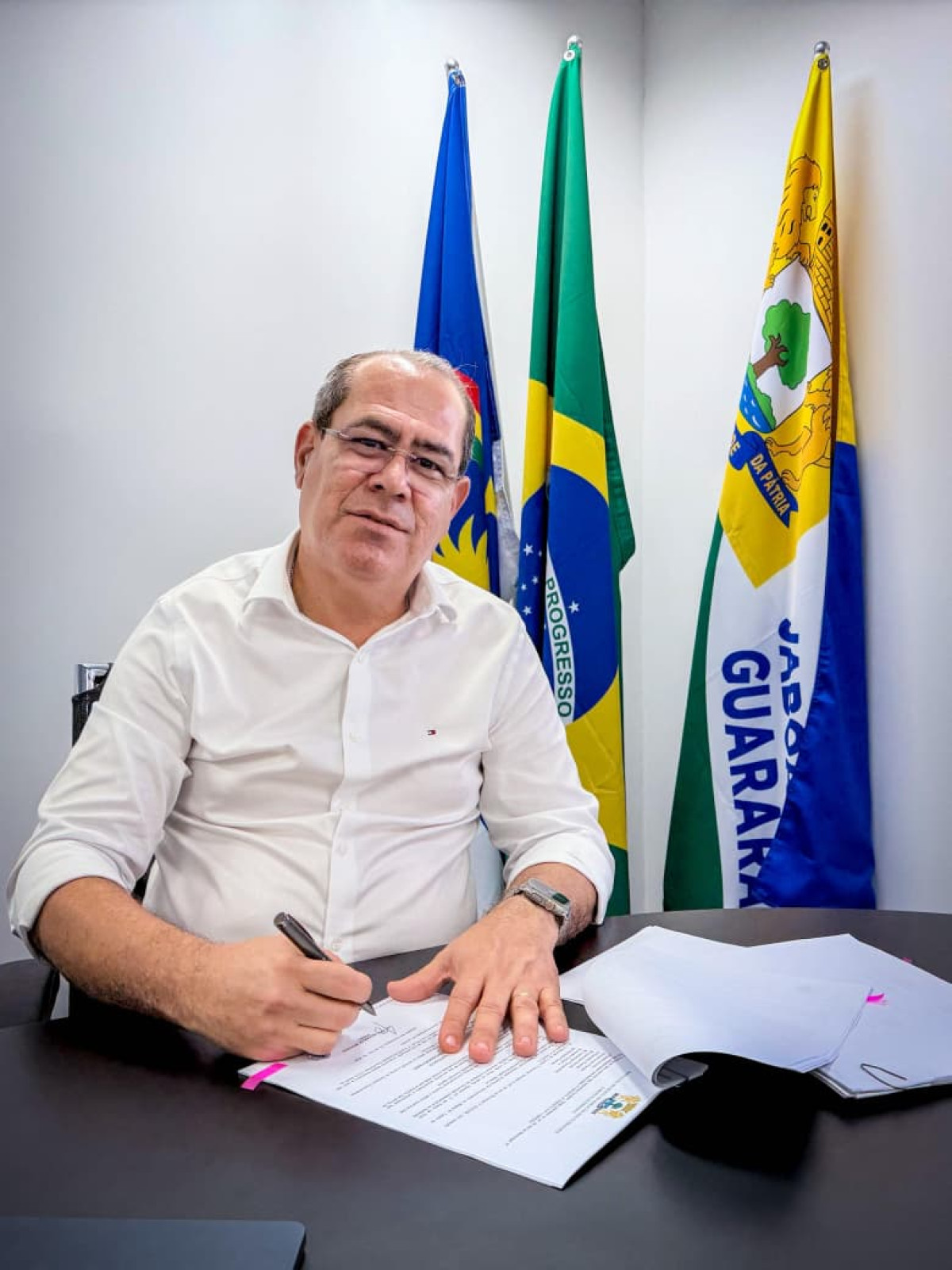 Leia mais sobre o artigo Servidores do Jaboatão valorizados. Mano Medeiros sanciona reajuste salarial.