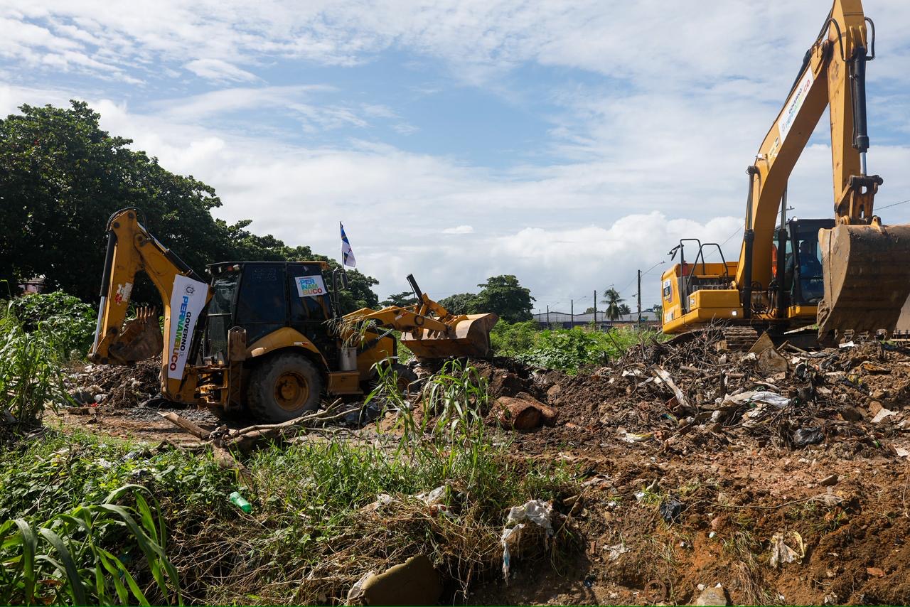 Leia mais sobre o artigo Governo de Pernambuco inicia força-tarefa de limpeza emergencial do Rio Beberibe