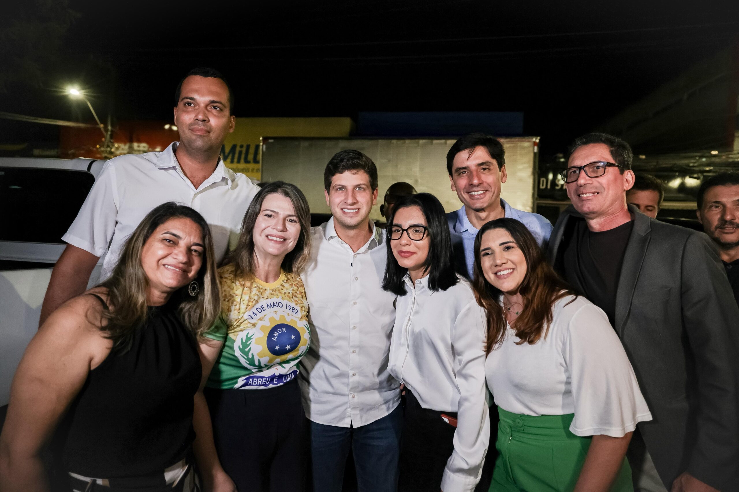 Leia mais sobre o artigo João Campos prestigia 44 anos de Abreu e Lima com presença junto ao povo e mobilização de apoiadores