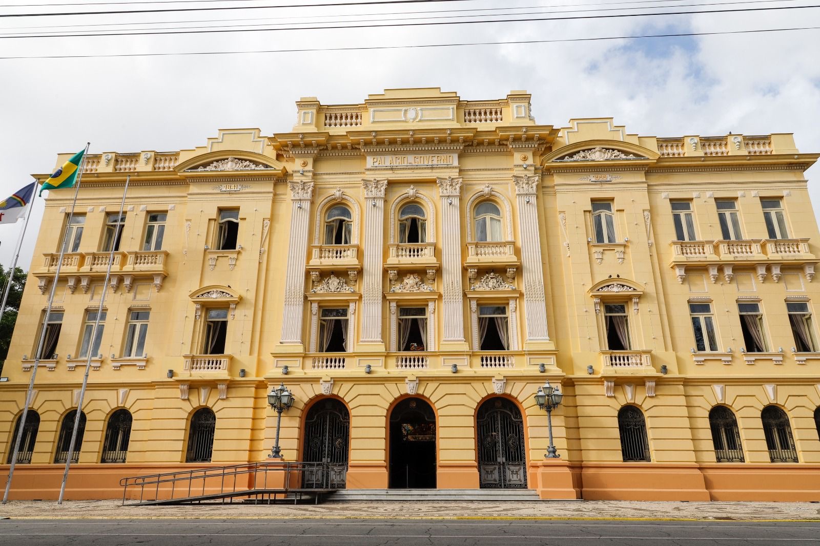Leia mais sobre o artigo Governo de Pernambuco antecipa pagamento da folha de junho para esta segunda-feira (22) e injeta cerca de R$ 1,3 bilhão na economia do Estado